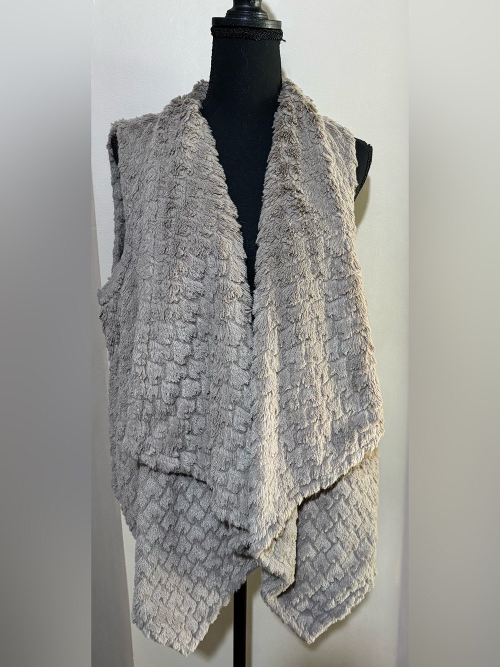 Esley Taupe Fuzzy Faux Fur Open Front Vest. Size M.